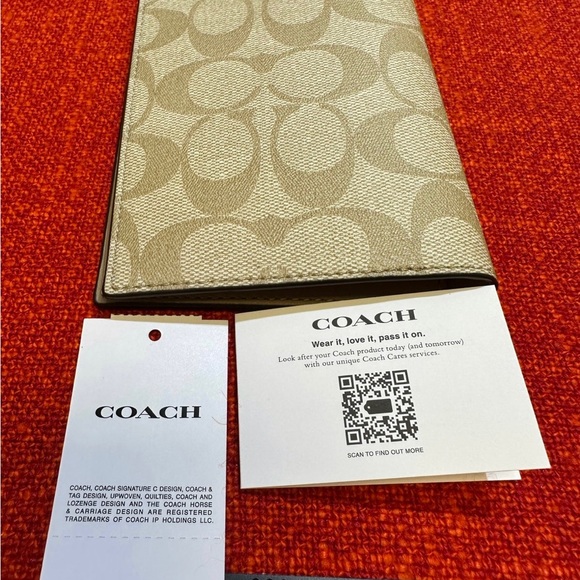❤️❤️❤️NWT Coach passport bag/case/cover in signature monogram canvas ❤️❤… - Picture 6 of 11